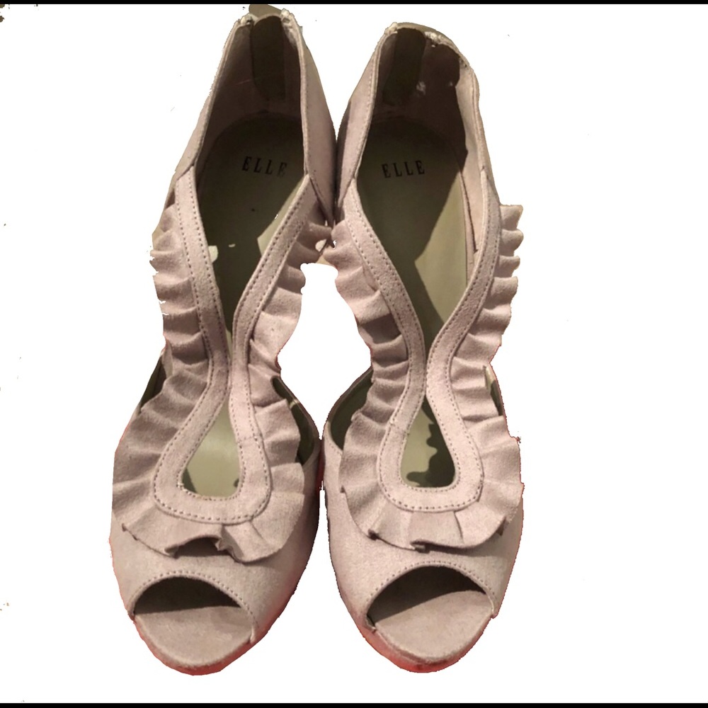 🆕 Elle Taupe Suede high heels. NEVER WORN!!